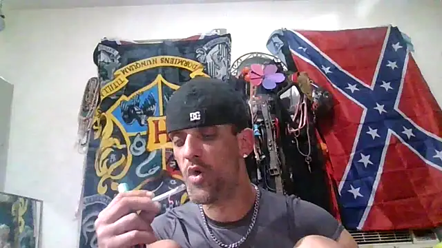 Snapshot of slinginbigD chatting on November 5, 2025, 5:10 am slinginbigD online show from November 5, 2025, 5:10 am