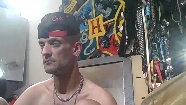 Snapshot of slinginbigD chatting on November 11, 2025, 7:03 am slinginbigD online show from November 11, 2025, 7:03 am