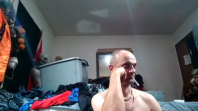 Snapshot of slinginbigD chatting on July 11, 2026, 10:32 pm slinginbigD online show from July 11, 2026, 10:32 pm