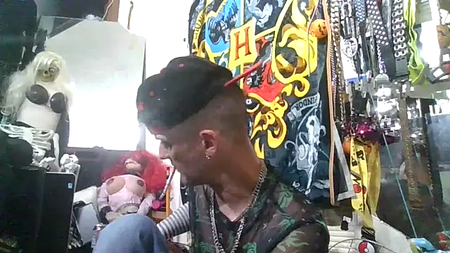 Snapshot of slinginbigD chatting on November 14, 2025, 6:28 am slinginbigD online show from November 14, 2025, 6:28 am