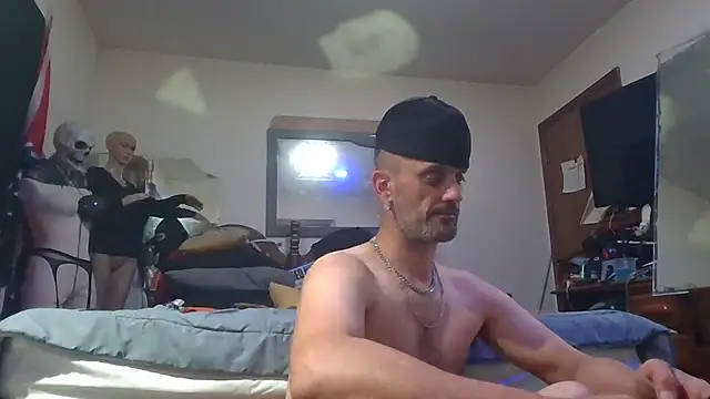 Snapshot of slinginbigD chatting on July 13, 2026, 9:30 am slinginbigD online show from July 13, 2026, 9:30 am