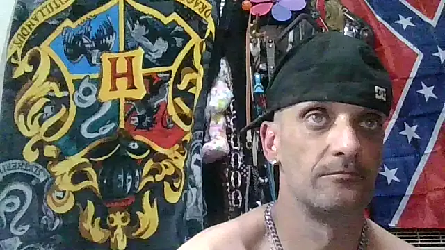 Snapshot of slinginbigD chatting on November 8, 2025, 11:52 pm slinginbigD online show from November 8, 2025, 11:52 pm