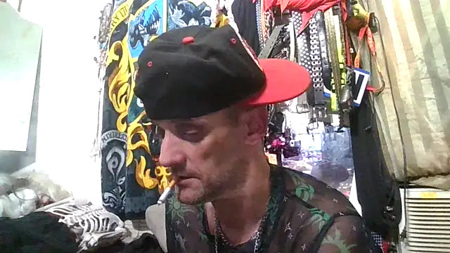 Snapshot of slinginbigD chatting on November 23, 2025, 10:42 pm slinginbigD online show from November 23, 2025, 10:42 pm