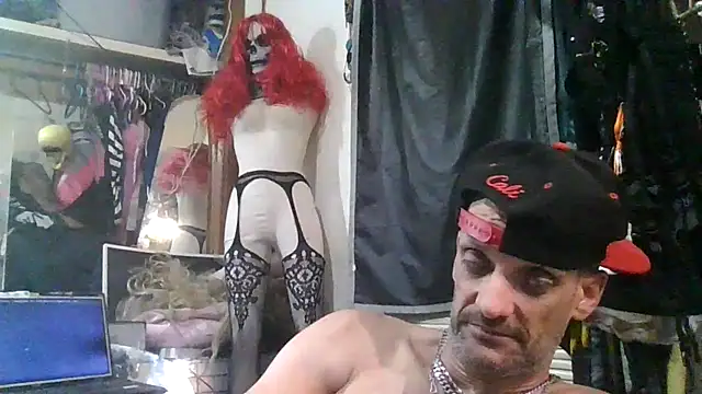 Snapshot of slinginbigD chatting on December 2, 2025, 11:12 am slinginbigD online show from December 2, 2025, 11:12 am