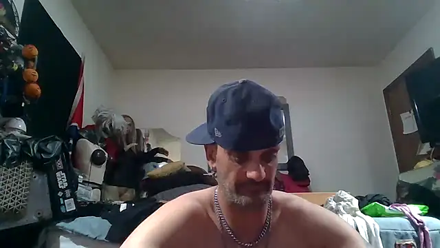 Snapshot of slinginbigD chatting on July 9, 2026, 9:43 am slinginbigD online show from July 9, 2026, 9:43 am