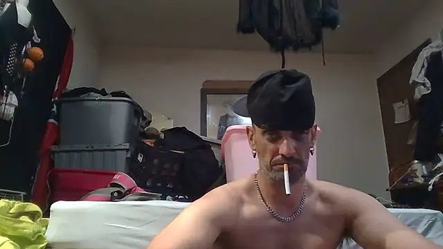 Snapshot of slinginbigD chatting on August 5, 2026, 9:47 am slinginbigD online show from August 5, 2026, 9:47 am