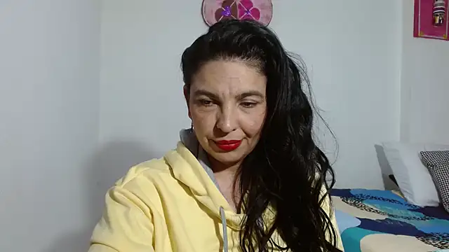 anybellucci43 online show from July 26, 2026, 3:35 am
