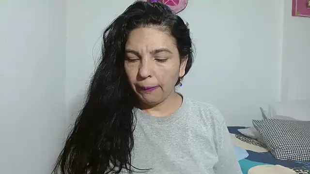 anybellucci43 online show from July 29, 2026, 4:12 am