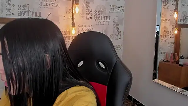 Snapshot of CASSIESTONEMM1 chatting on December 28, 2024, 9:42 am CASSIESTONEMM1 online show from December 28, 2024, 9:42 am