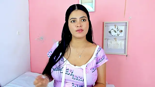 Snapshot of Amandalorense_ chatting on October 12, 2025, 4:36 am Amandalorense online show from October 12, 2025, 4:36 am