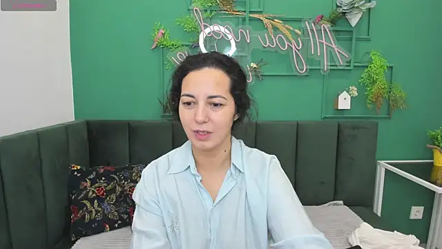 Linda Insatiable online show from December 19, 2025, 1:31 am