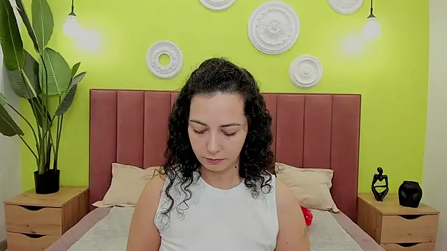 Linda Insatiable online show from May 7, 2026, 1:43 am