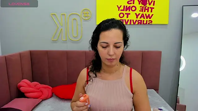 Snapshot of Linda_Insatiable chatting on March 16, 2025, 1:28 am Linda Insatiable online show from March 16, 2025, 1:28 am