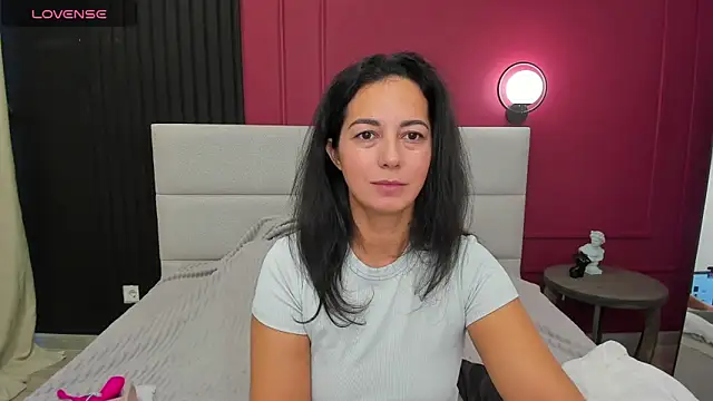 Snapshot of Linda_Insatiable chatting on September 21, 2025, 1:33 am Linda Insatiable online show from September 21, 2025, 1:33 am