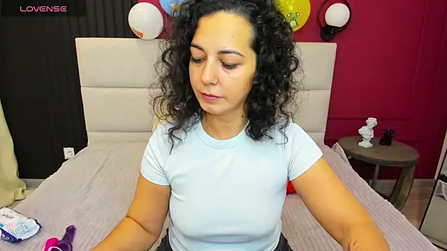 Snapshot of Linda_Insatiable chatting on October 4, 2025, 1:29 am Linda Insatiable online show from October 4, 2025, 1:29 am