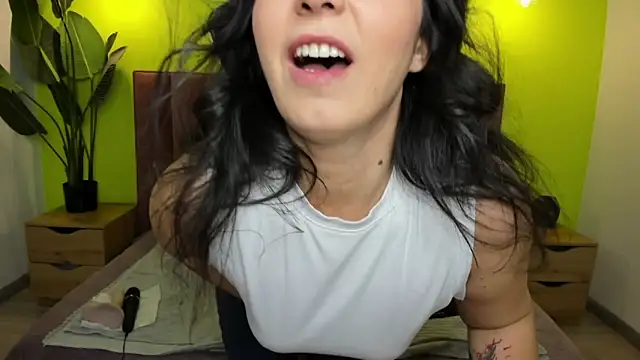 Linda Insatiable online show from May 3, 2026, 1:33 am