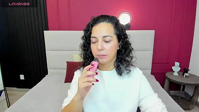 Snapshot of Linda_Insatiable chatting on October 17, 2025, 1:31 am Linda Insatiable online show from October 17, 2025, 1:31 am