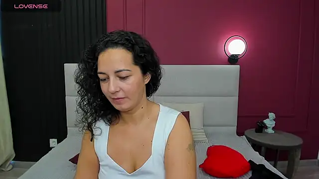 Snapshot of Linda_Insatiable chatting on September 18, 2025, 1:30 am Linda Insatiable online show from September 18, 2025, 1:30 am