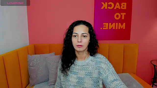 Snapshot of Linda_Insatiable chatting on March 10, 2025, 1:34 am Linda Insatiable online show from March 10, 2025, 1:34 am