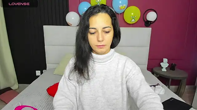 Snapshot of Linda_Insatiable chatting on October 3, 2025, 12:47 am Linda Insatiable online show from October 3, 2025, 12:47 am