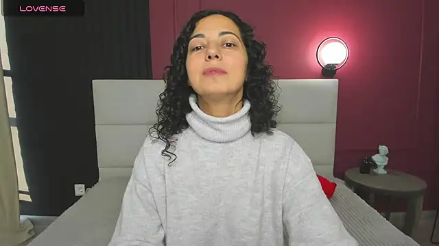 Snapshot of Linda_Insatiable chatting on September 15, 2025, 12:44 am Linda Insatiable online show from September 15, 2025, 12:44 am