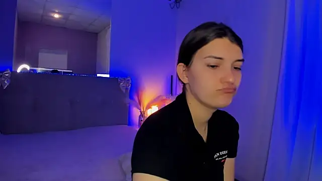 Laura Leee online show from May 10, 2026, 5:33 am