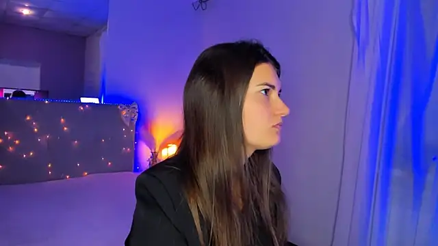 Laura Leee online show from May 30, 2026, 4:52 am