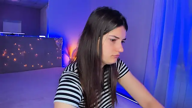Laura Leee online show from May 16, 2026, 4:55 am
