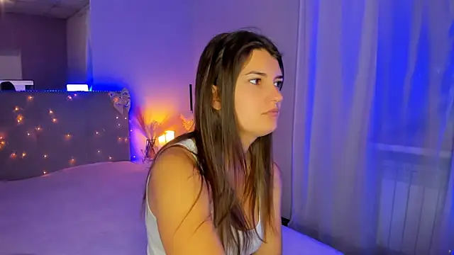Laura Leee online show from July 30, 2026, 4:55 am