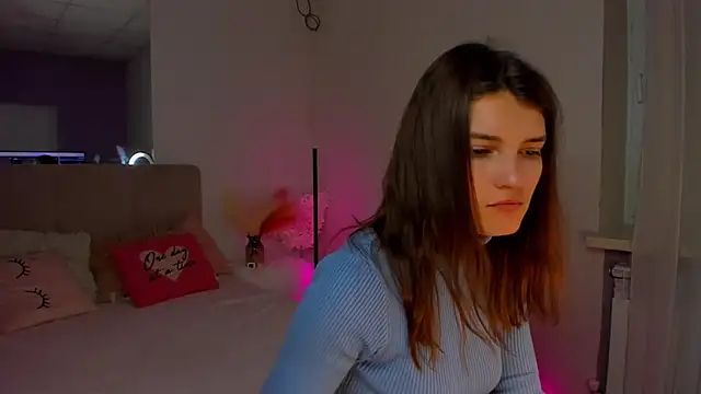 Laura Leee online show from February 17, 2025, 6:31 am