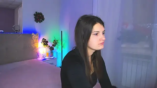 Laura Leee online show from December 22, 2025, 6:24 am