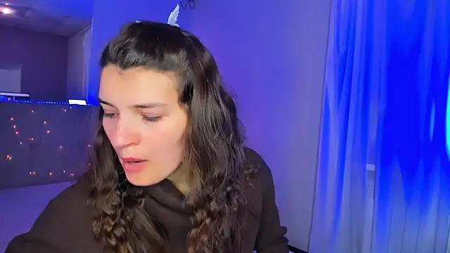 Laura Leee online show from April 28, 2026, 5:12 am