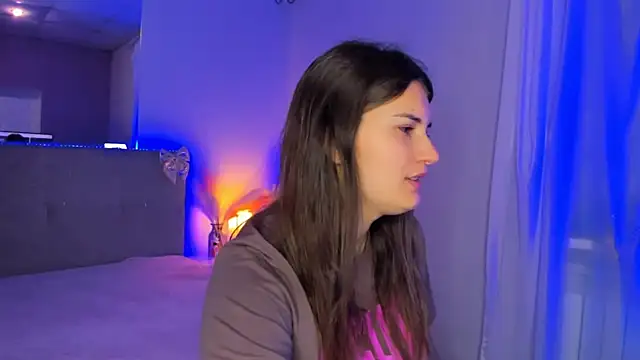 Laura Leee online show from May 21, 2026, 4:54 am