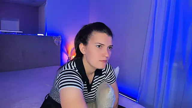 Laura Leee online show from May 16, 2026, 10:36 am