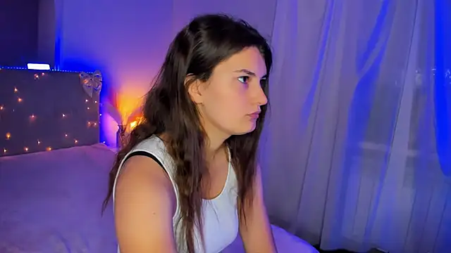 Laura Leee online show from June 20, 2026, 4:50 am