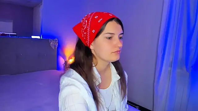 Laura Leee online show from June 3, 2026, 5:08 am