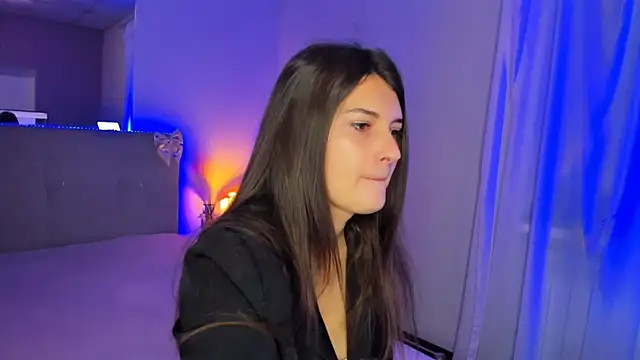 Laura Leee online show from May 27, 2026, 5:04 am