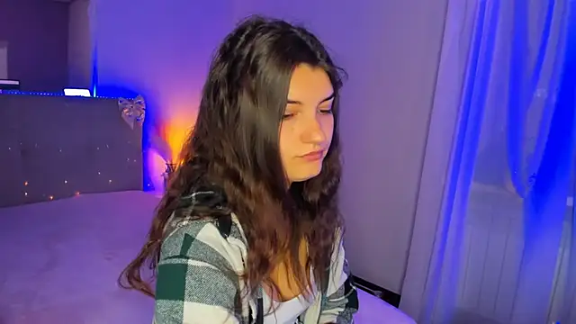 Laura Leee online show from June 1, 2026, 5:07 am