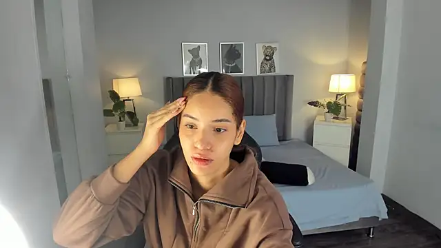 Madie  collins online show from October 19, 2025, 11:24 am