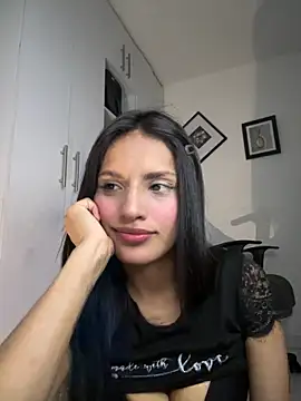 Snapshot of Dulceeany chatting on December 3, 2025, 12:33 am Dulceeany online show from December 3, 2025, 12:33 am