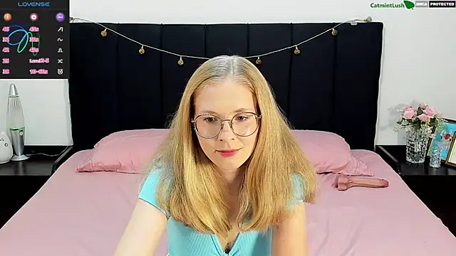 Snapshot of CatmintLush chatting on May 23, 2026, 11:48 pm CatmintLush online show from May 23, 2026, 11:48 pm