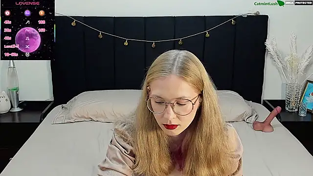 Snapshot of CatmintLush chatting on June 28, 2026, 11:44 pm CatmintLush online show from June 28, 2026, 11:44 pm
