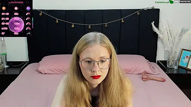 Snapshot of CatmintLush chatting on July 8, 2026, 11:38 pm CatmintLush online show from July 8, 2026, 11:38 pm