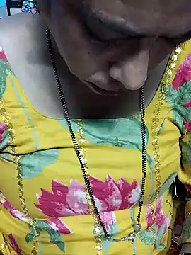 Snapshot of Urmila_bhabhii chatting on October 9, 2025, 2:50 pm Urmila bhabhii online show from October 9, 2025, 2:50 pm