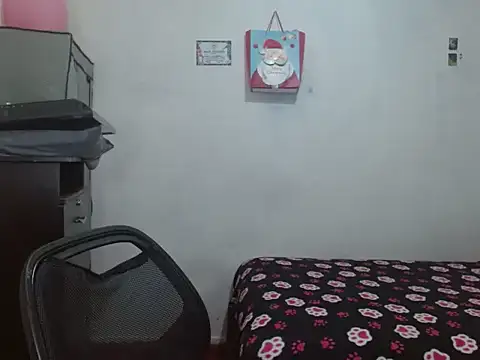 Snapshot of Marilyn_xxxx chatting on March 5, 2026, 7:10 pm Marilyn xxxx online show from March 5, 2026, 7:10 pm