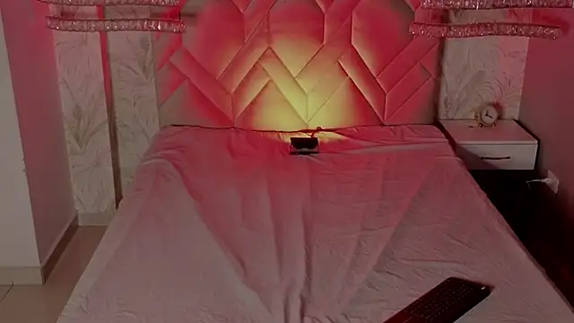 Snapshot of MaxHeat_ chatting on February 20, 2025, 7:52 pm MaxHeat online show from February 20, 2025, 7:52 pm