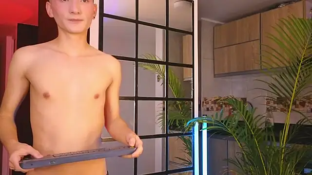 Snapshot of MaxHeat_ chatting on September 13, 2025, 11:16 pm MaxHeat online show from September 13, 2025, 11:16 pm