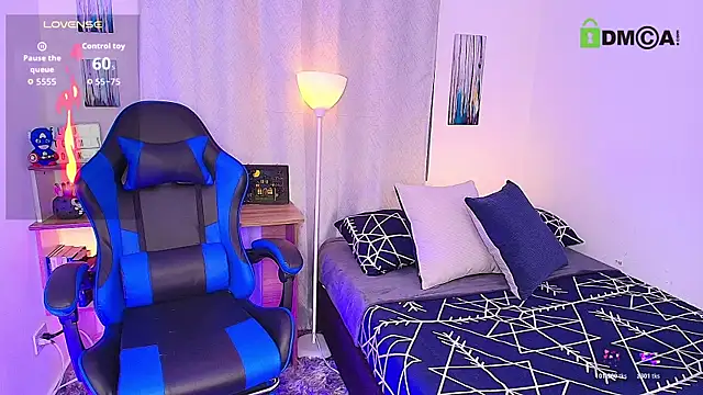 Snapshot of aron_wi chatting on November 3, 2025, 10:41 am aron wi online show from November 3, 2025, 10:41 am