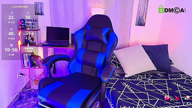 Snapshot of aron_wi chatting on October 30, 2025, 10:46 am aron wi online show from October 30, 2025, 10:46 am