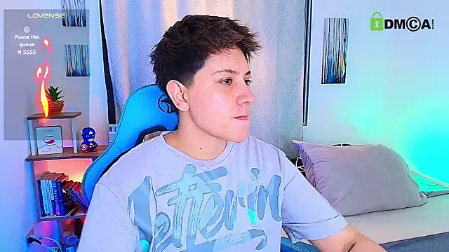 Snapshot of aron_wi chatting on October 10, 2025, 3:29 am aron wi online show from October 10, 2025, 3:29 am